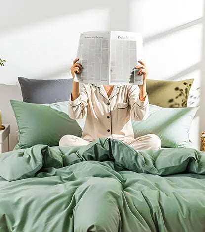 Lightweight green comforter set with pillow shams – luxury bedding collection
