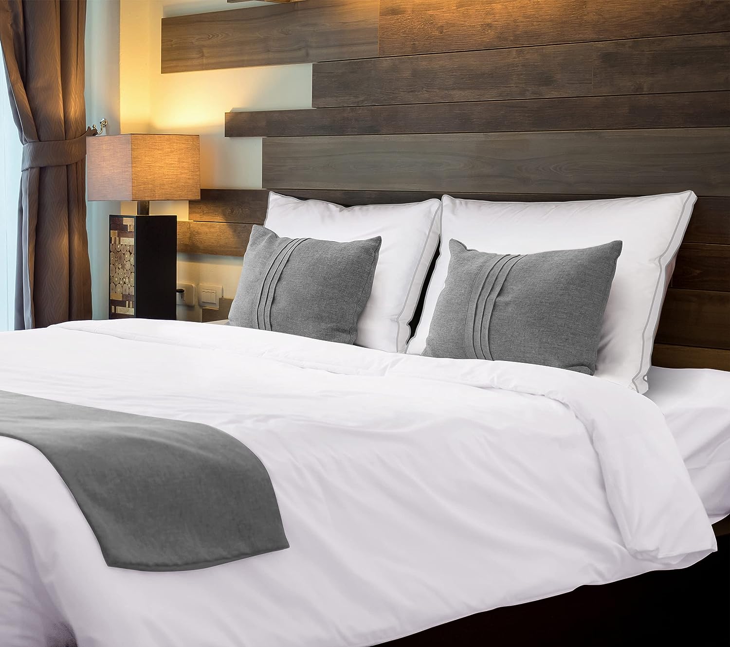 Premium Quality Gusseted Bed Pillow by Utopia Bedding